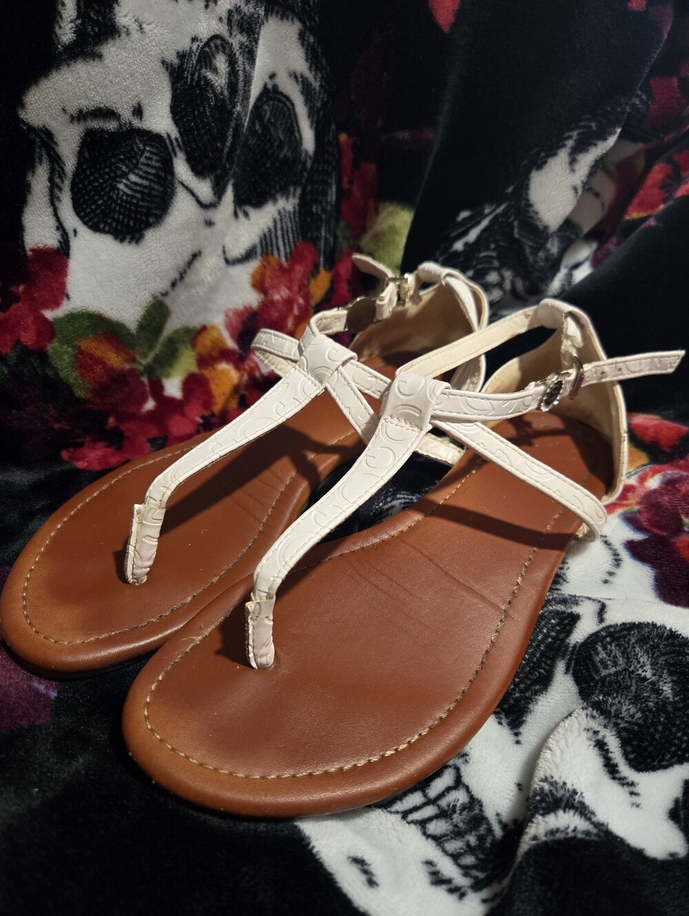 GUESS Women’s White Thong Flat Sandals Ankle Strap Buckle G Logo Hardware 8
